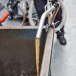 Nilfisk OIL230 E - opróżnianie z cieczy