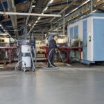 Nilfisk OIL230 - odkurzanie rozlanego oleju